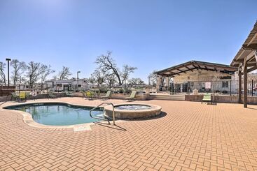 Community Pool & Hot Tub: Austin Tiny Home!