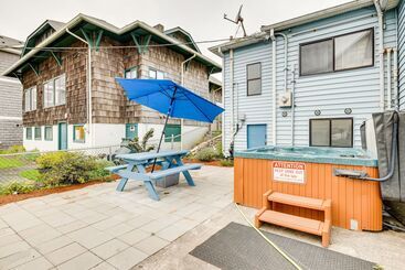 Beachfront Cottage On Seaside Promenade W/ Hot Tub