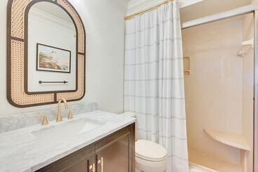 Bright Tampa Oasis W/ Outdoor Pool & Gazebo!
