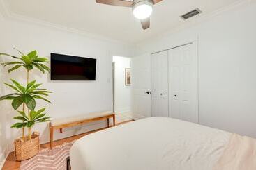 Bright Tampa Oasis W/ Outdoor Pool & Gazebo!