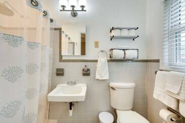 Charleston Vacation Home 6 Mi To Downtown & Beach!
