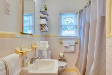 Charleston Vacation Home 6 Mi To Downtown & Beach!