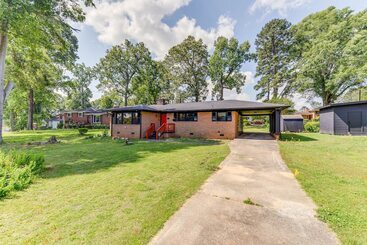 Charming Charlotte Home: 2 Mi To Downtown!
