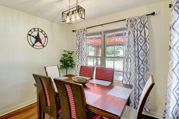 ~ 4 Mi To Fort Worth Stockyards: River Oaks Home!