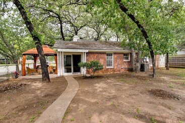 ~ 4 Mi To Fort Worth Stockyards: River Oaks Home!