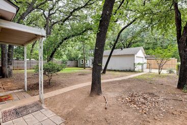 ~ 4 Mi To Fort Worth Stockyards: River Oaks Home!