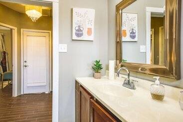 Charming St Louis Home   3 Mi To Tower Grove Park!
