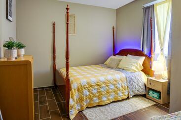 Charming St Louis Home   3 Mi To Tower Grove Park!