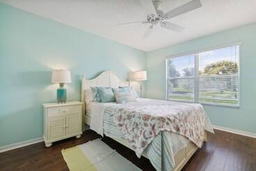 Сельский дом Charming Villages Home W/ Lanai & Golf Cart!