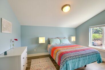 Colorful Bend Home W/ Yard & Fire Pit!