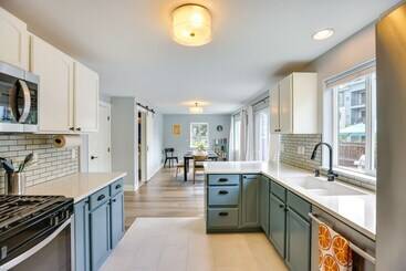 Colorful Bend Home W/ Yard & Fire Pit!