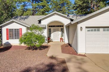 Walk To City Park: Family Friendly Show Low Home