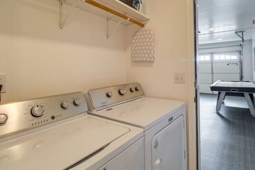 Walk To City Park: Family Friendly Show Low Home