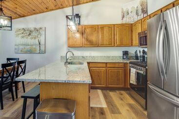 Walk To City Park: Family Friendly Show Low Home
