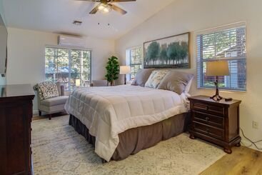 Walk To City Park: Family Friendly Show Low Home