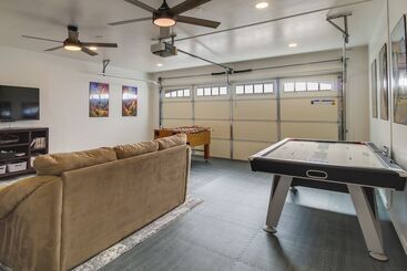 Walk To City Park: Family Friendly Show Low Home