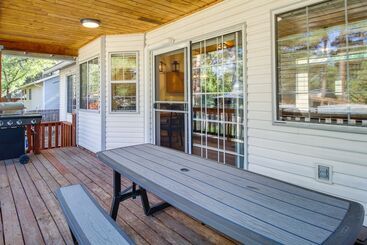 Walk To City Park: Family Friendly Show Low Home