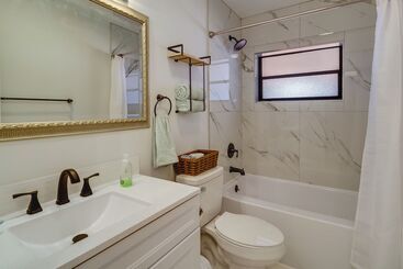 Melbourne Escape W/ Screened Patio, Near Beaches!