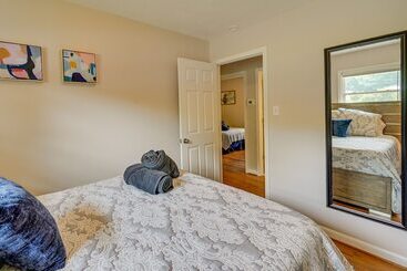 Greensboro Vacation Rental: 2 Mi To Downtown!