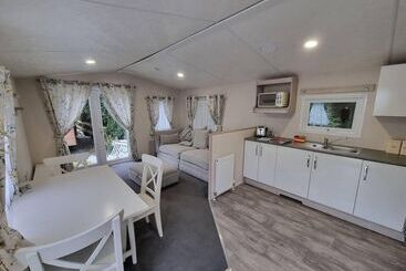 هتل Charming 2 Bed Static In Saint Columb