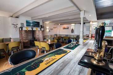 هتل Charming 2 Bed Static In Saint Columb