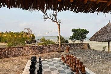 هتل Mwazaro Beach Lodge