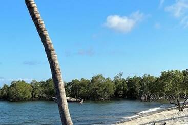 هتل Mwazaro Beach Lodge