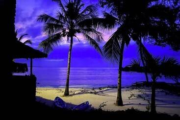 هتل Mwazaro Beach Lodge