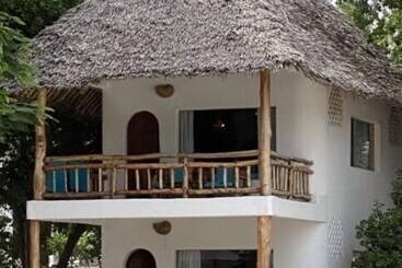 هتل Mwazaro Beach Lodge