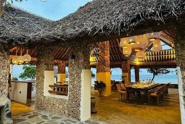 هتل Mwazaro Beach Lodge