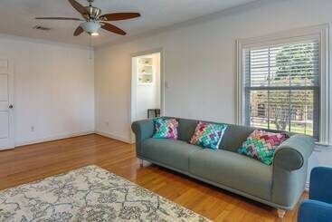 Quaint Houston Hideaway   3 Mi To Downtown!