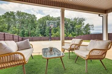 Huntsville Oasis W/ Basketball Court & Patio!