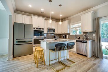 Huntsville Oasis W/ Basketball Court & Patio!