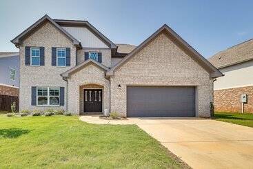Huntsville Oasis W/ Basketball Court & Patio!
