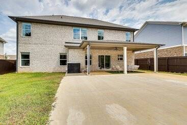 Huntsville Oasis W/ Basketball Court & Patio!