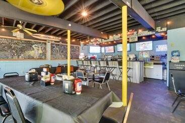Lakefront Oasis: Boat Slip, Kayaks & Outdoor Pool