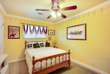 بيت ريفى Lovely Bryan Home W/ Deck   4 Mi To Kyle Field!