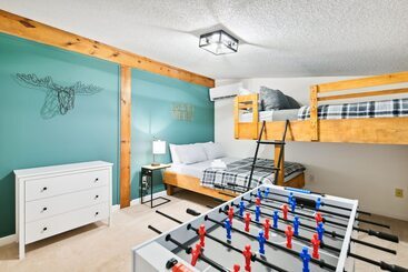 Maggie Valley Mountain Escape W/ Fire Pit & Deck