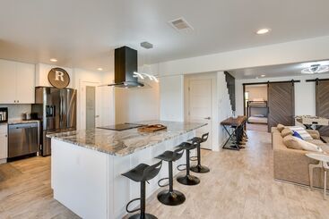 Mckinney Ranch Home W/ Patios + Lake View!