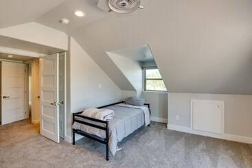 Mckinney Ranch Home W/ Patios + Lake View!
