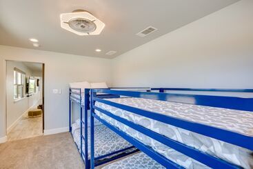 Mckinney Ranch Home W/ Patios + Lake View!