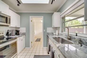 Melbourne Home W/ Pool & Patio, 6 Mi To Beach!