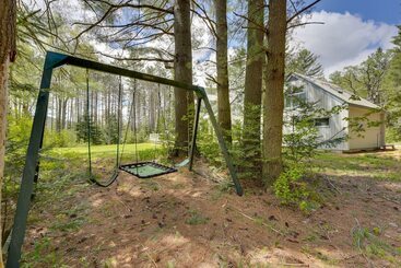 Mendon Home W/ Hot Tub, Fire Pit & Near Skiing!