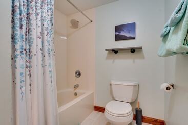 Mendon Home W/ Hot Tub, Fire Pit & Near Skiing!