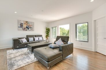 Modern Atlanta Home W/ Balcony: 2 Mi To Downtown!