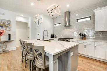 Modern Atlanta Home W/ Balcony: 2 Mi To Downtown!