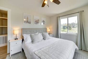 Modern Del Rey Oaks Retreat: 2 Mi To Monterey Bay!