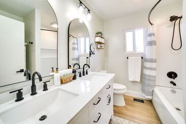 Modern Del Rey Oaks Retreat: 2 Mi To Monterey Bay!