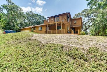 Walk To North Myrtle Beach: Family Friendly Home!