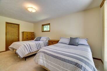 Pennsylvania Retreat W/ Sauna, Pool Table & Deck!